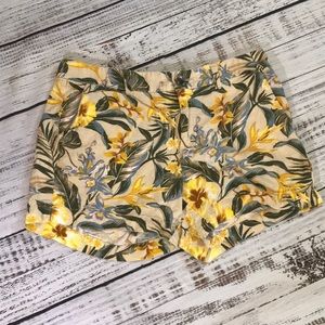 Old Navy Mid Rise Everyday Shorts